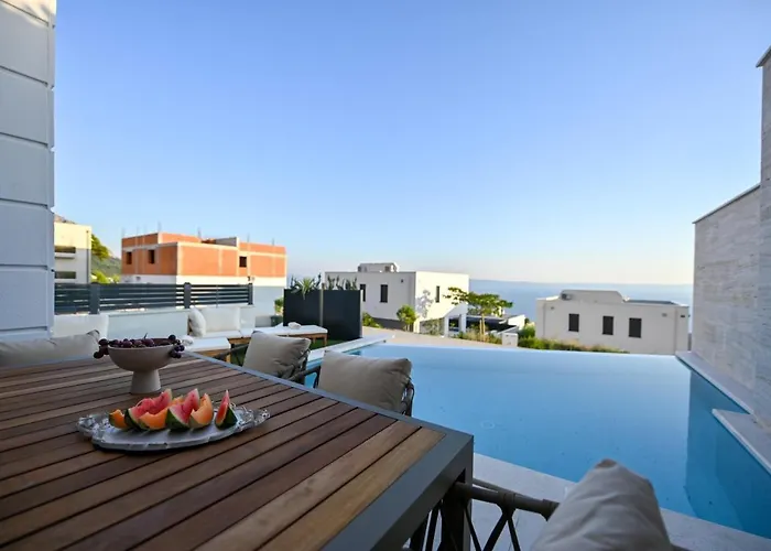 Rosemary West - Heated Infinity Swimming Pool - Jacuzzi - Sea View * Makarska