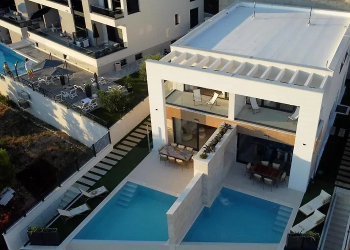 Rosemary West - Heated Infinity Swimming Pool - Jacuzzi - Sea View Vila Makarska