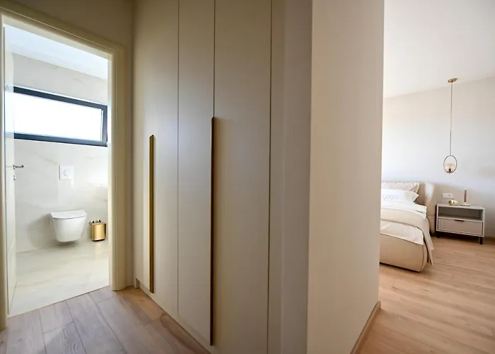 Rosemary West - Heated Infinity Swimming Pool - Jacuzzi - Sea View Vila Makarska